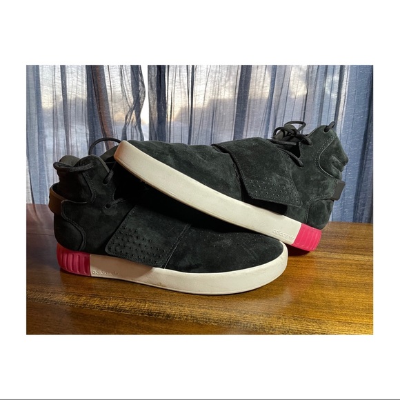 Adidas high tops - Picture 1 of 1